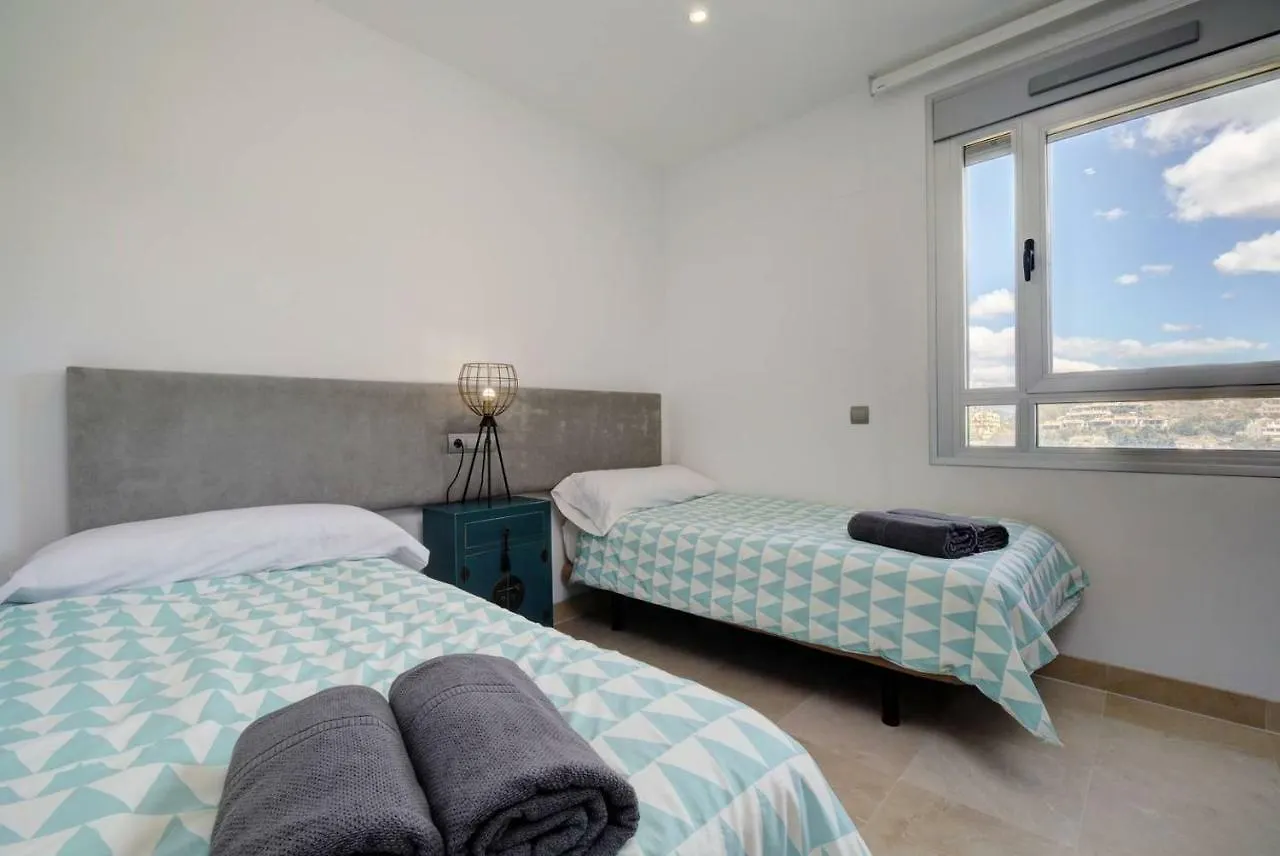 90 négyzetméteres, 2 hálószobás, 2 saját fürdőszobával rendelkező Apartman Capanes del Golf terület Benahavís